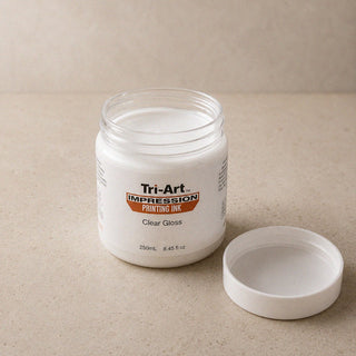 Encre de sérigraphie Tri-Art Impressions Clear Gloss en pot ouvert avec couvercle